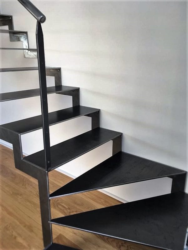 escalier-marches-acier